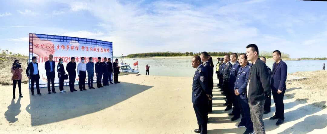 增殖放流 利国利民——亚星代理管理网环境管理公司参与天门市汉江2021年水生生物增殖放流活动